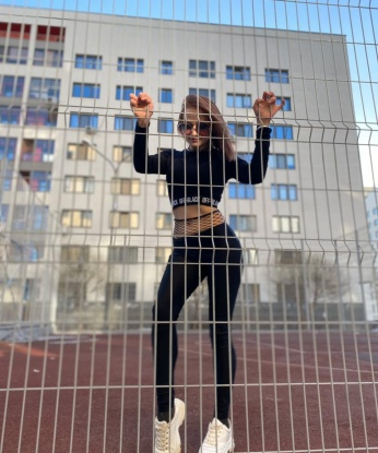 Зоя, 22